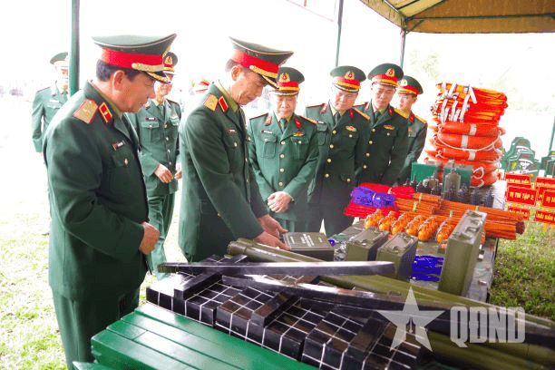 Trung tướng Nguyễn Trọng Bình dự Lễ ra quân huấn luyện tại Lữ đoàn 215, Binh chủng Tăng thiết giáp