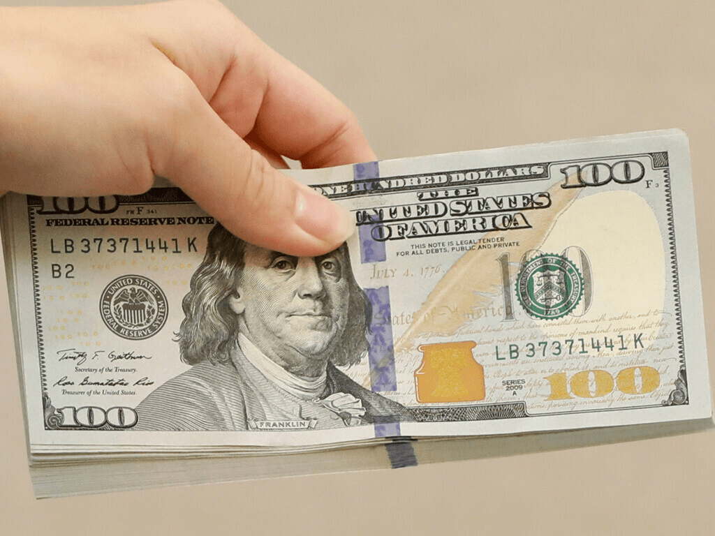 Tỷ giá USD hôm nay (5-3): Đồng USD rớt về mốc 105