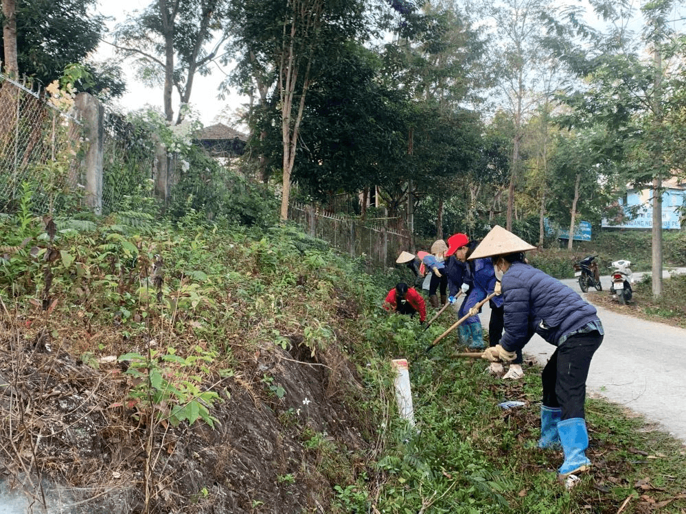 Phụ nữ chung tay bảo vệ đường biên, cột mốc