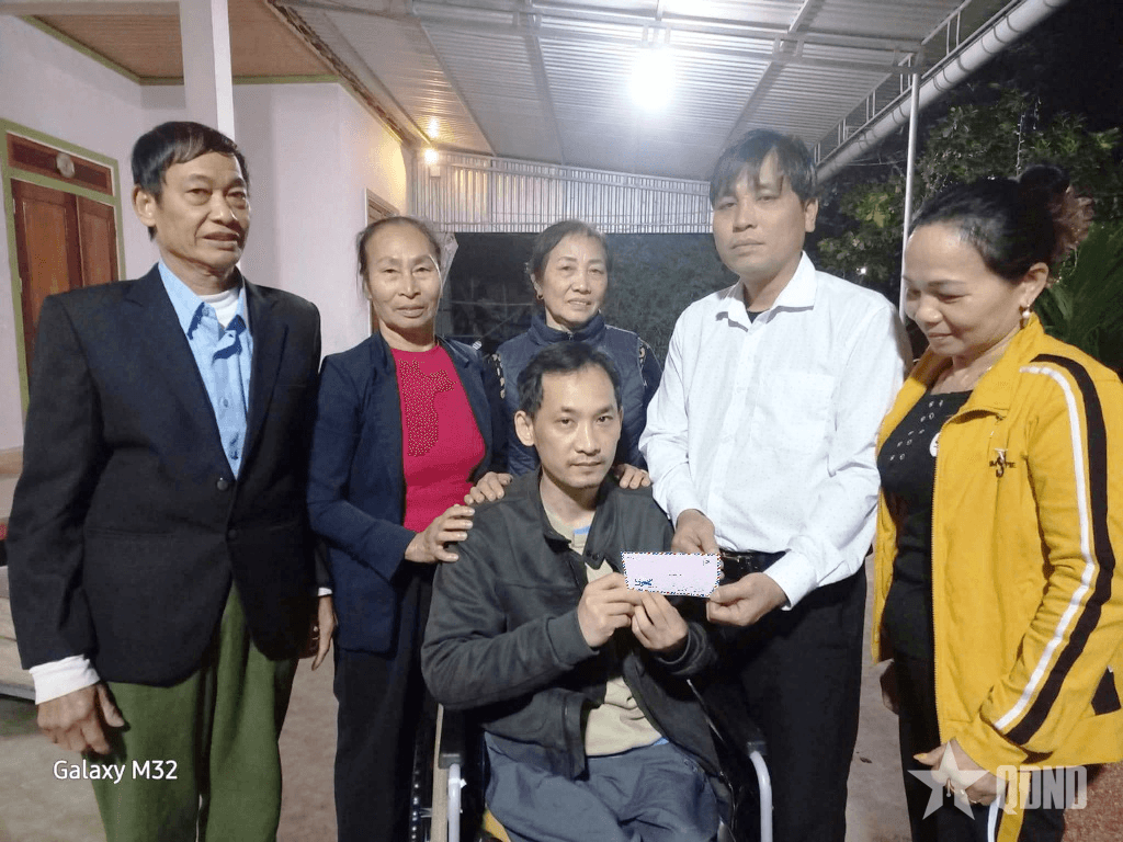 Chàng trai khuyết tật xin thoát nghèo