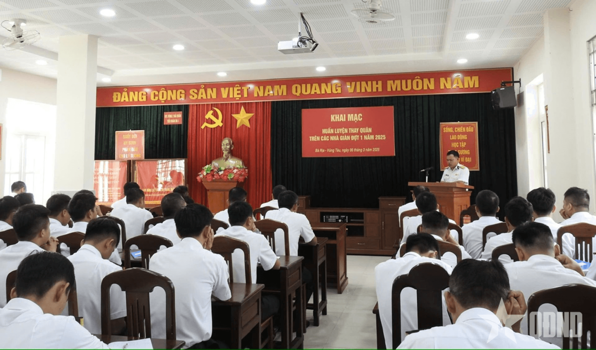 Huấn luyện thay quân trên các nhà giàn đợt 1