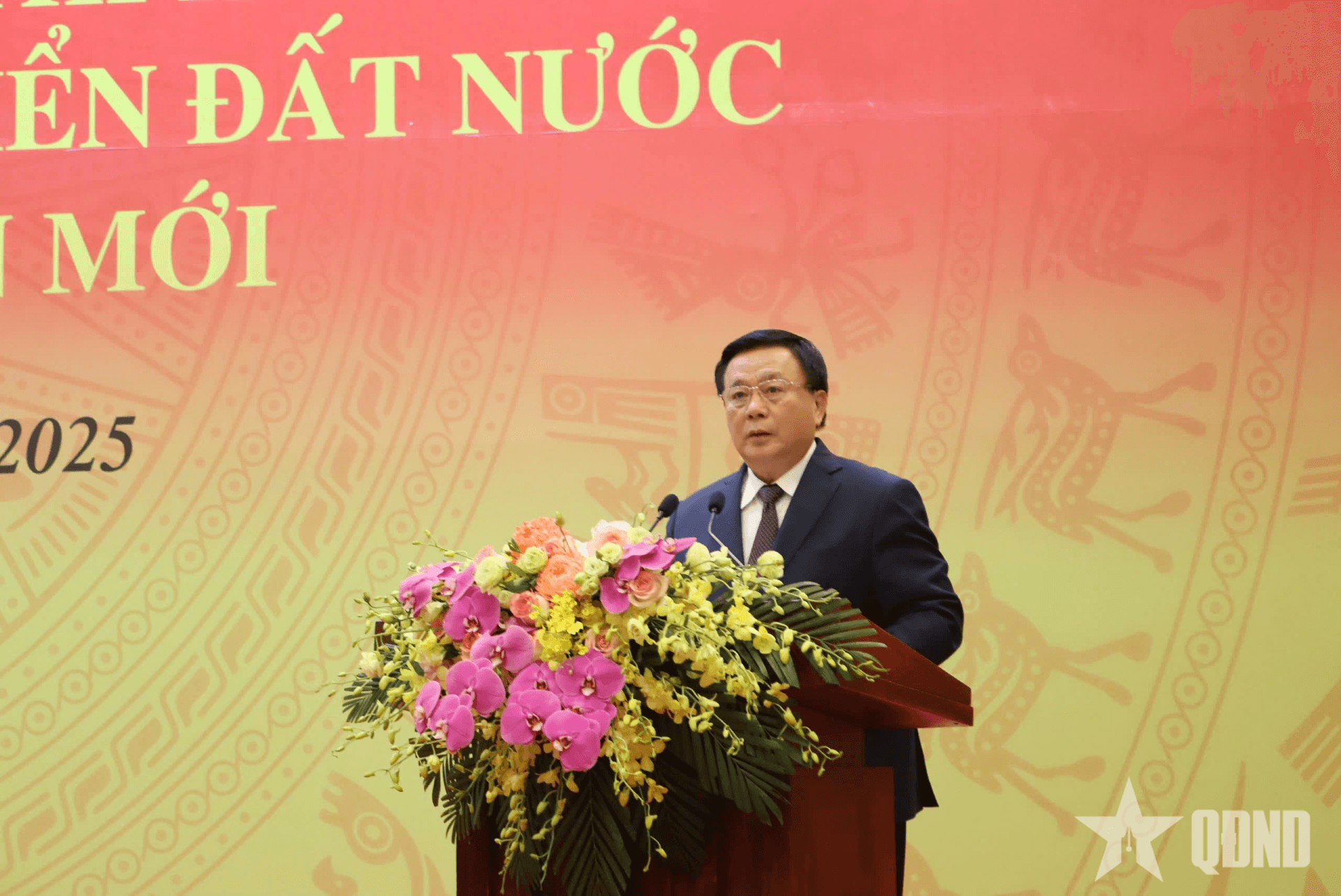 Đổi mới công tác xây dựng pháp luật để thực hiện chủ trương, quyết sách đột phá