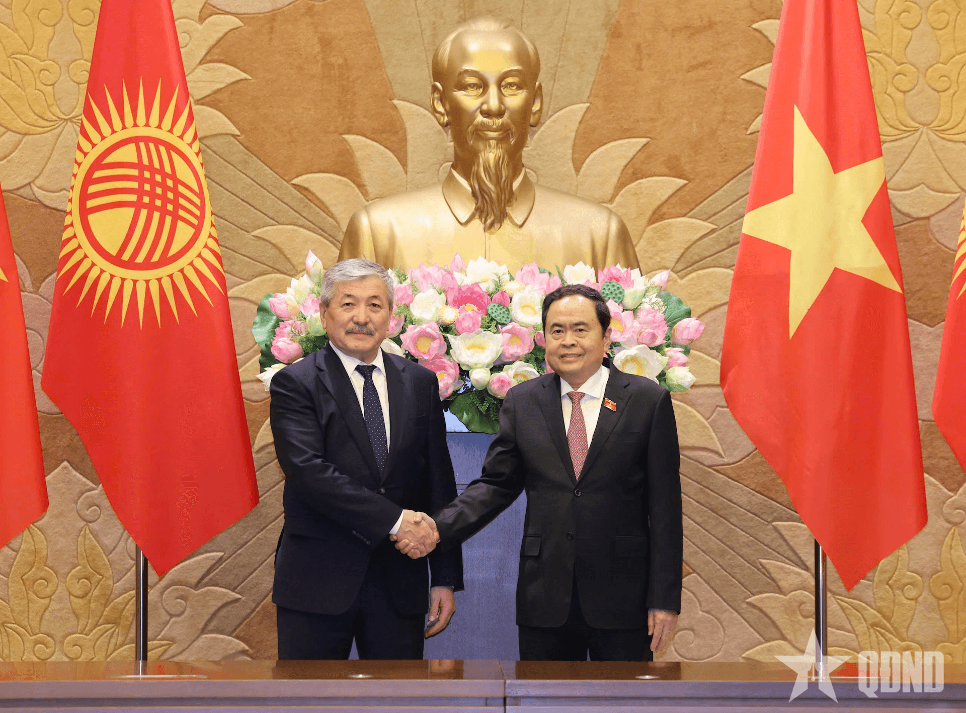 Chủ tịch Quốc hội Trần Thanh Mẫn hội kiến Thủ tướng Cộng hòa Kyrgyzstan Adylbek Kasymaliev