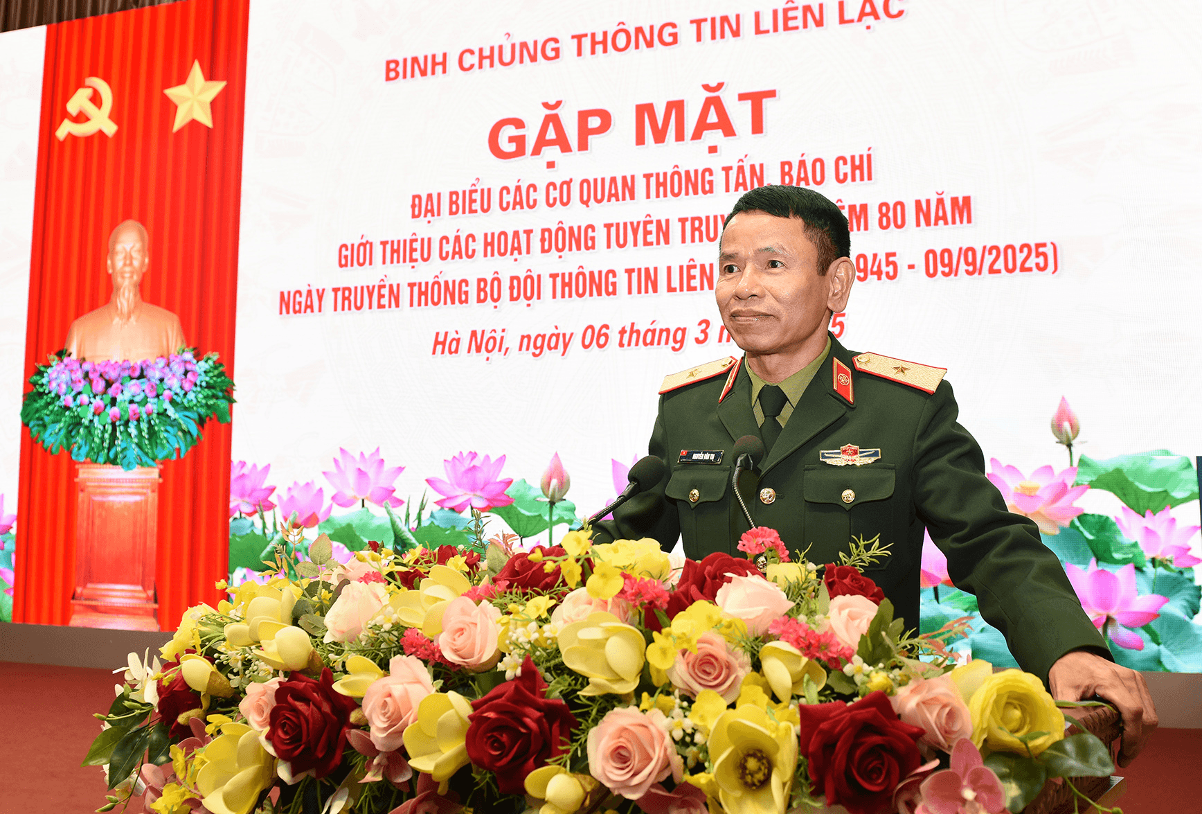 Binh chủng Thông tin liên lạc gặp mặt các cơ quan thông tấn, báo chí