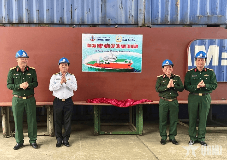 Đặt ky đóng mới tàu can thiệp khẩn cấp cứu nạn tàu ngầm và tàu vận tải đa năng