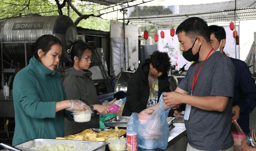 Ấm lòng những suất cơm tình nghĩa​