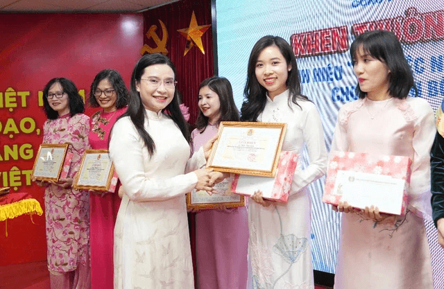 Vinh danh 1.010 nữ cán bộ, công đoàn viên "Giỏi việc nước, đảm việc nhà"