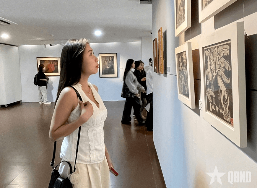 Thưởng lãm triển lãm chuyên đề “Nét đẹp người phụ nữ”