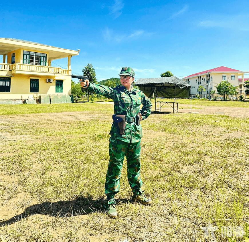 Nữ nhân viên tài chính có “tài” bắn súng giỏi