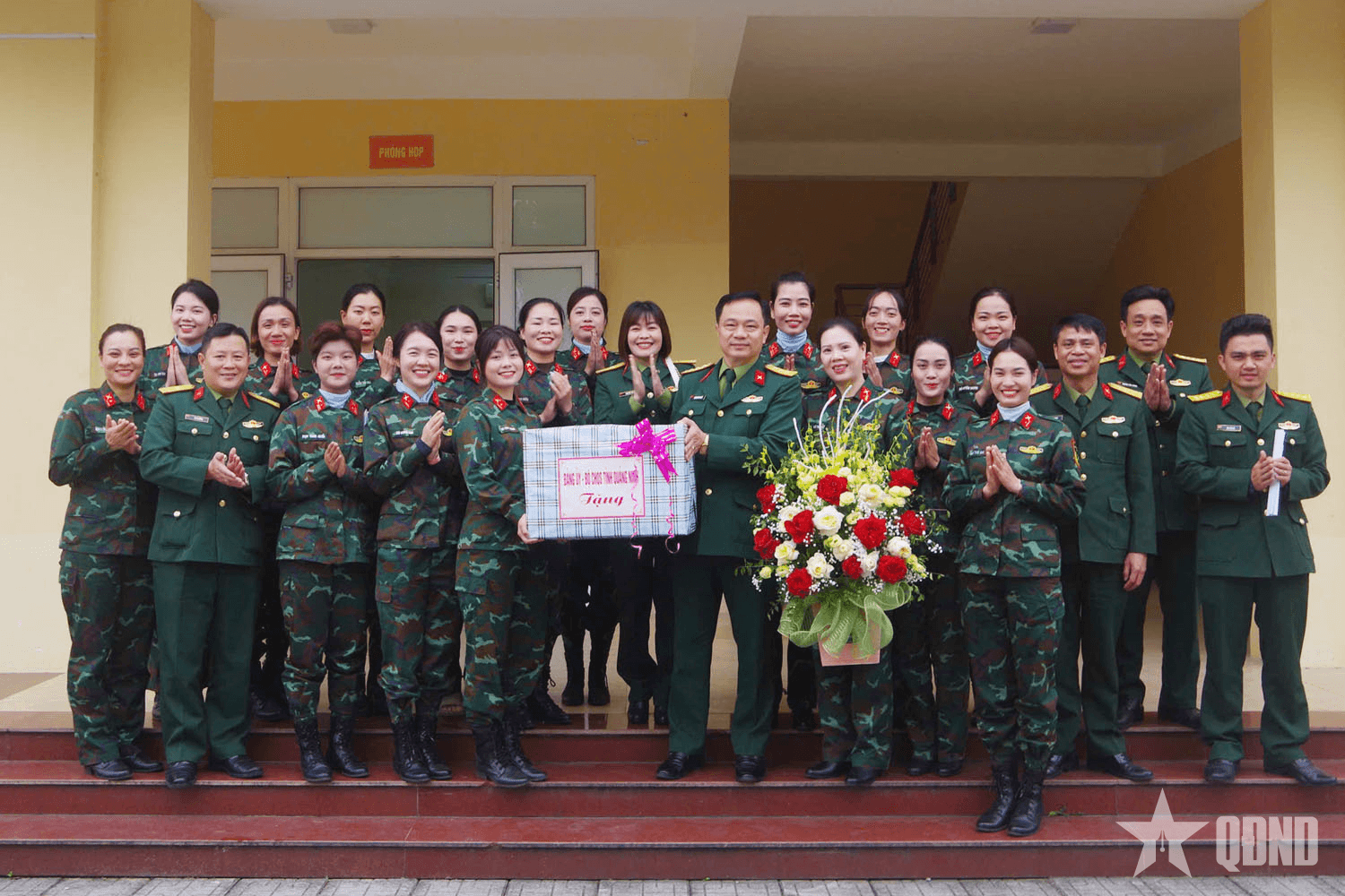 Bộ CHQS tỉnh Quảng Ninh: Thăm, động viên lực lượng nữ tham gia tập luyện diễu binh, diễu hành