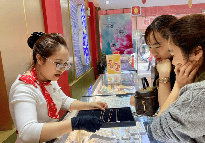 Giá vàng chiều nay (8-3): Giảm nhẹ nhưng vẫn neo ở mức cao