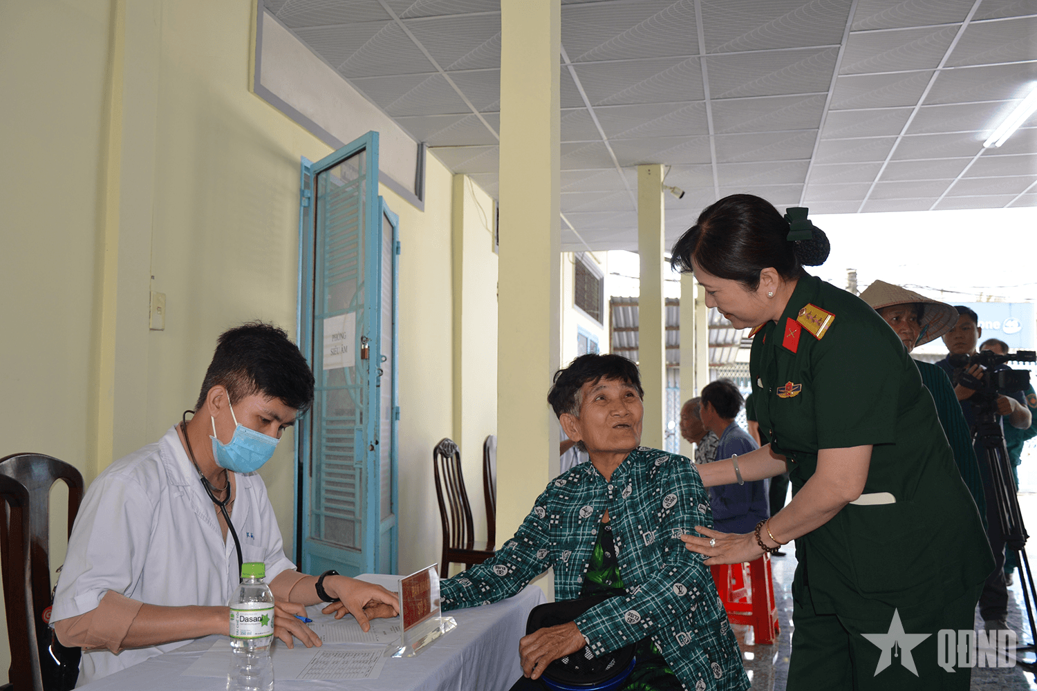 Cần Thơ: 300 người dân được khám bệnh, cấp thuốc miễn phí