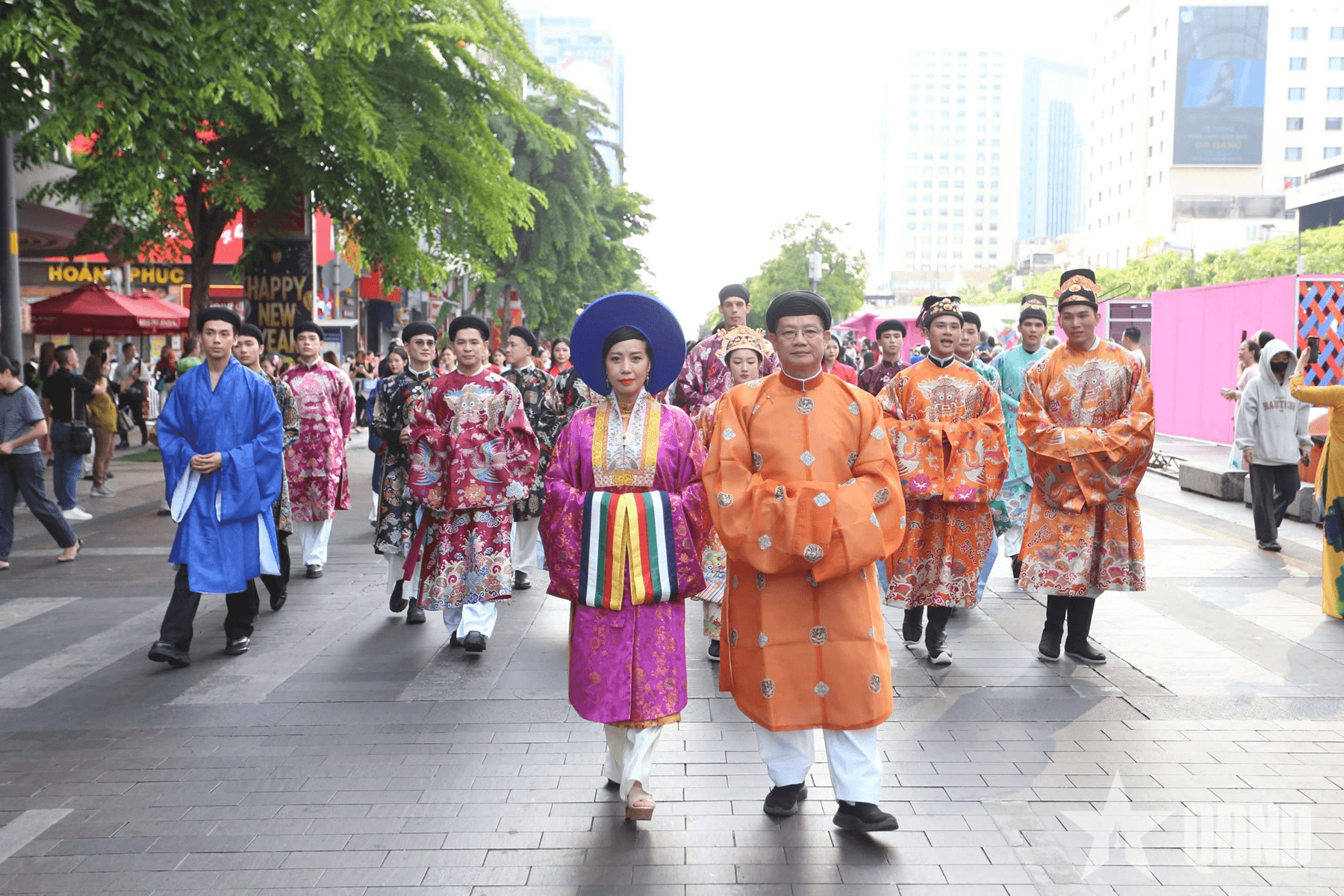 Mãn nhãn với màn đồng diễn áo dài, diễu hành cổ phục tại TP Hồ Chí Minh