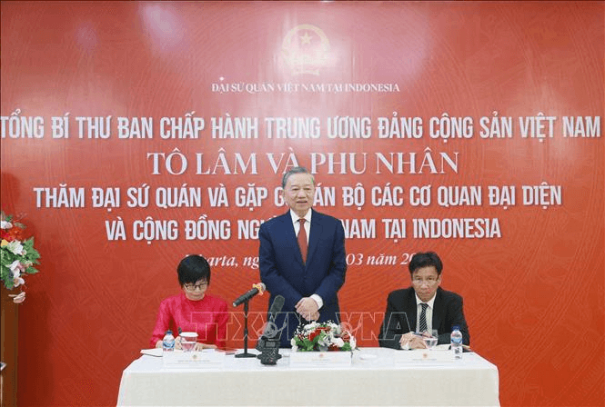 Tổng Bí thư Tô Lâm thăm Đại sứ quán, gặp gỡ cán bộ các cơ quan đại diện và cộng đồng người Việt Nam tại Indonesia