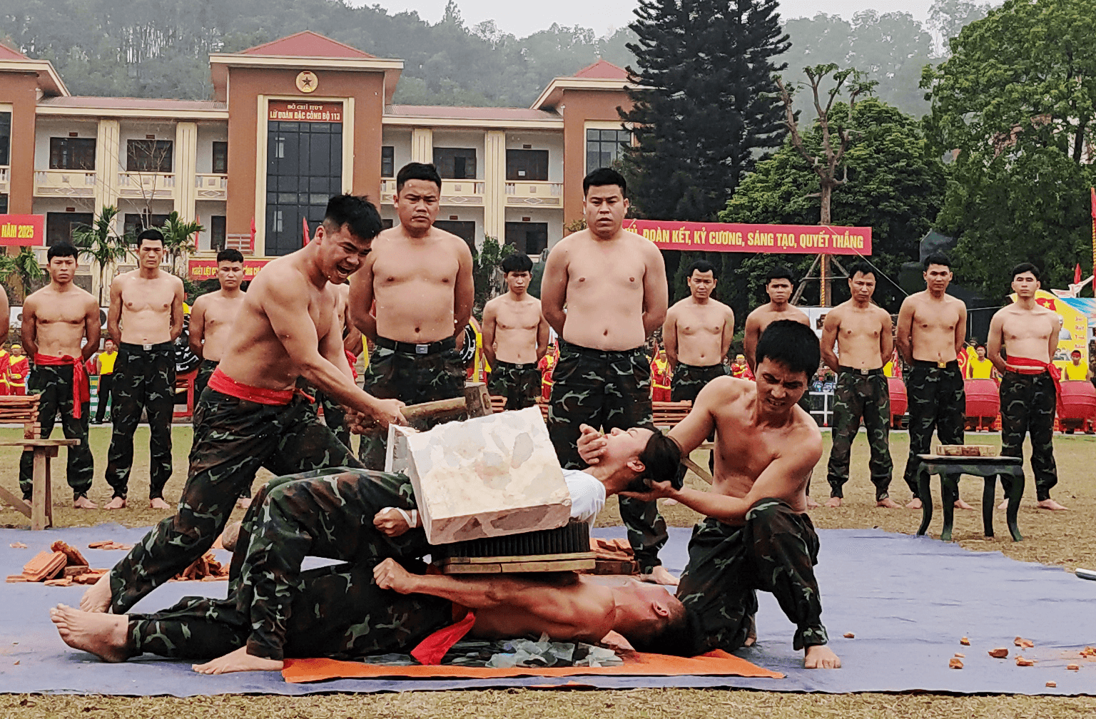 Màn biểu diễn đặc sắc của Bộ đội Đặc công