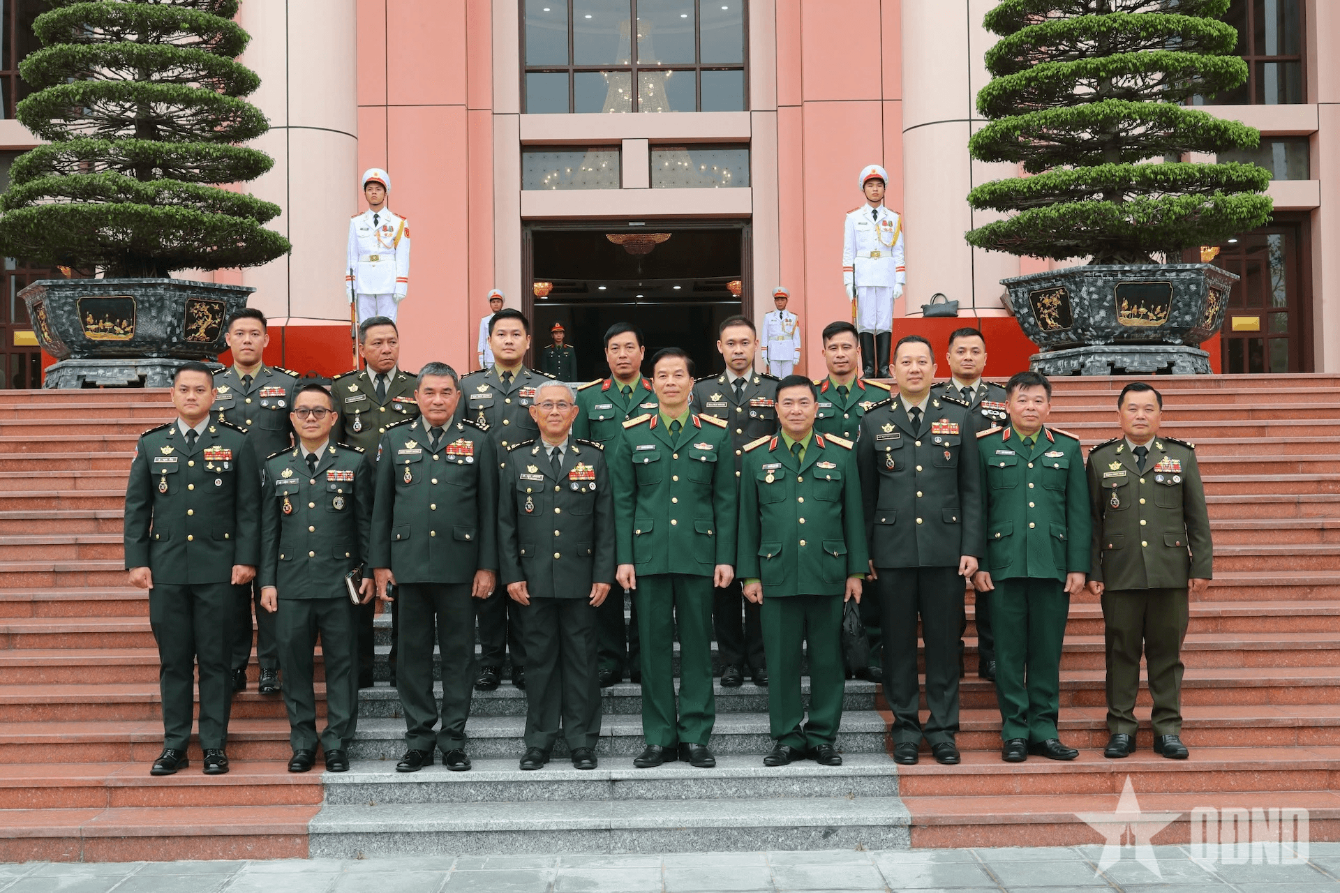 Trung tướng Nguyễn Trọng Bình tiếp Đoàn Tổ Sách Trắng Quốc phòng Campuchia