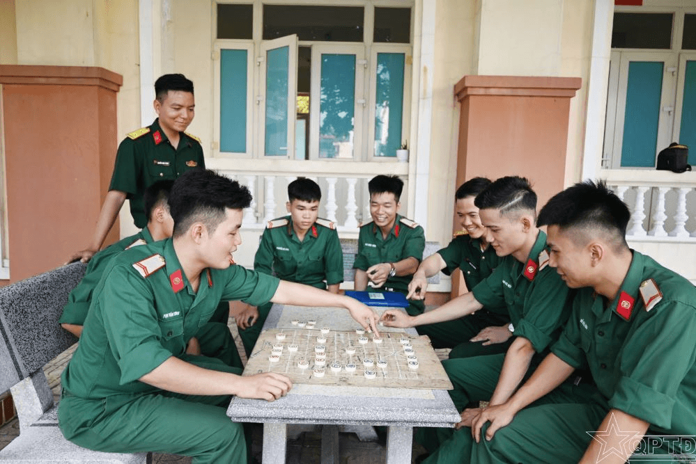 Không nên quan cách với chiến sĩ