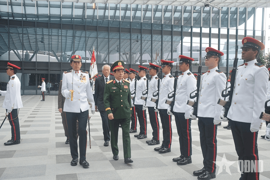 Đại tướng Phan Văn Giang gặp song phương Bộ trưởng Bộ Quốc phòng Singapore