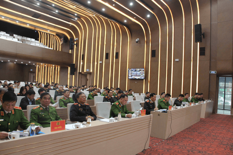 Không để xảy ra tiêu cực trong xem xét đặc xá
