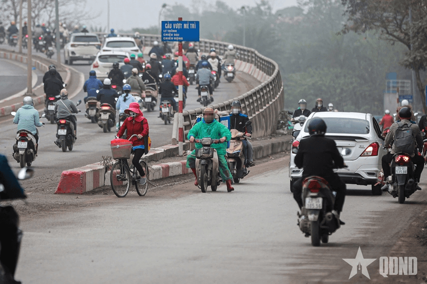 Hà Nội: Nhiều tài xế đi ngược chiều, bị phạt nặng