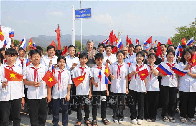 Gắn biển tên đường những người nước ngoài có công với cách mạng Việt Nam