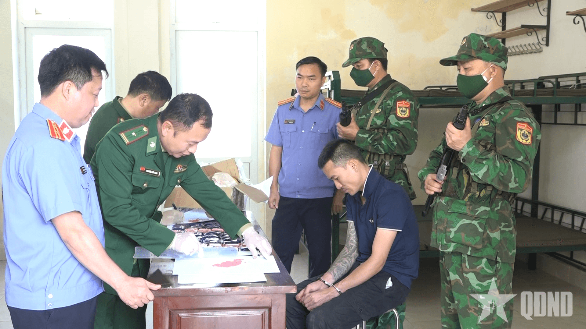 Bắt quả tang đối tượng vận chuyển trái phép 12.000 viên ma túy tổng hợp