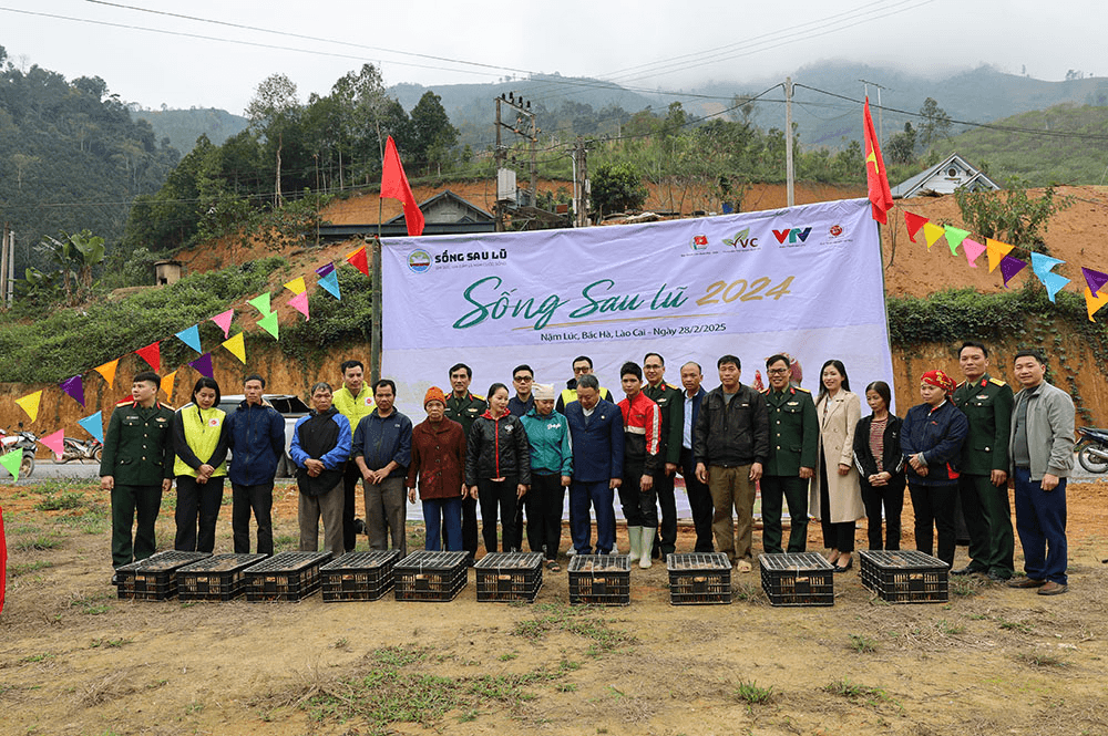 Trao gửi yêu thương, tiếp sức cho bà con vùng cao
