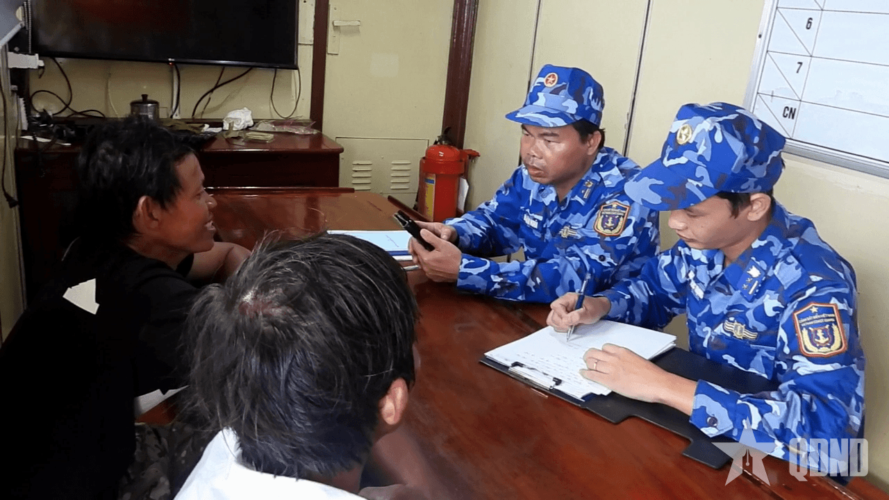 Bộ tư lệnh Vùng Cảnh sát biển 4 cứu nạn ngư dân trôi dạt trên biển