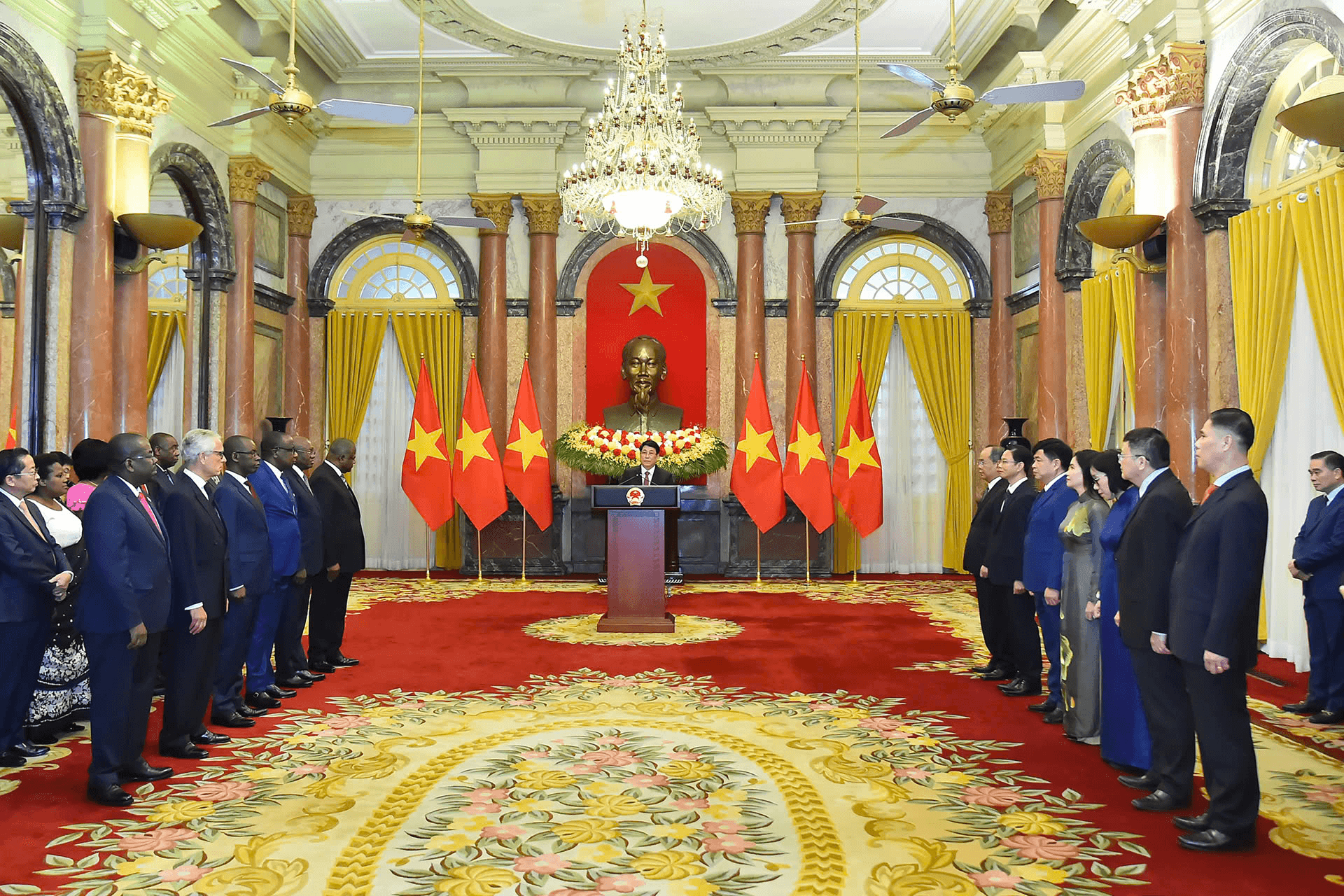 Chủ tịch nước Lương Cường tiếp Đại sứ các nước trình Quốc thư