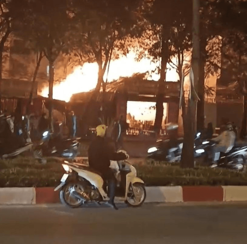 Hà Nội: Cháy lớn ở đường Cổ Linh, đang xác định nguyên nhân hỏa hoạn