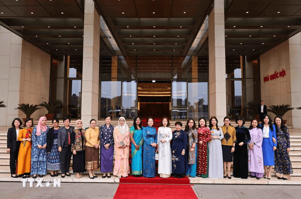 Phu nhân Chủ tịch Quốc hội gặp mặt Nhóm Phụ nữ Cộng đồng ASEAN tại Hà Nội