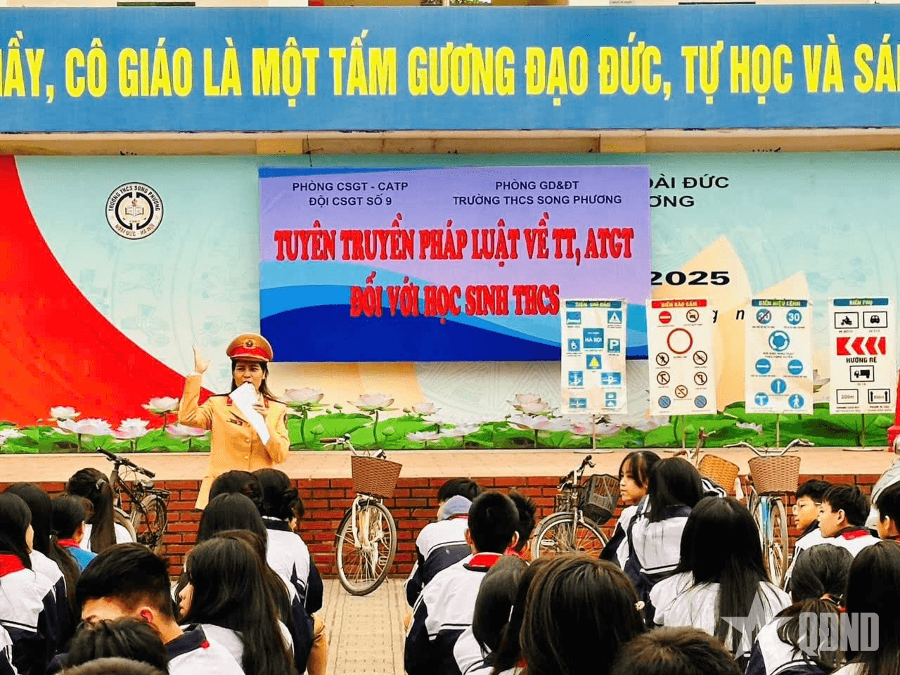 Trường THCS Song Phương: 920 học sinh ký cam kết chấp hành giao thông