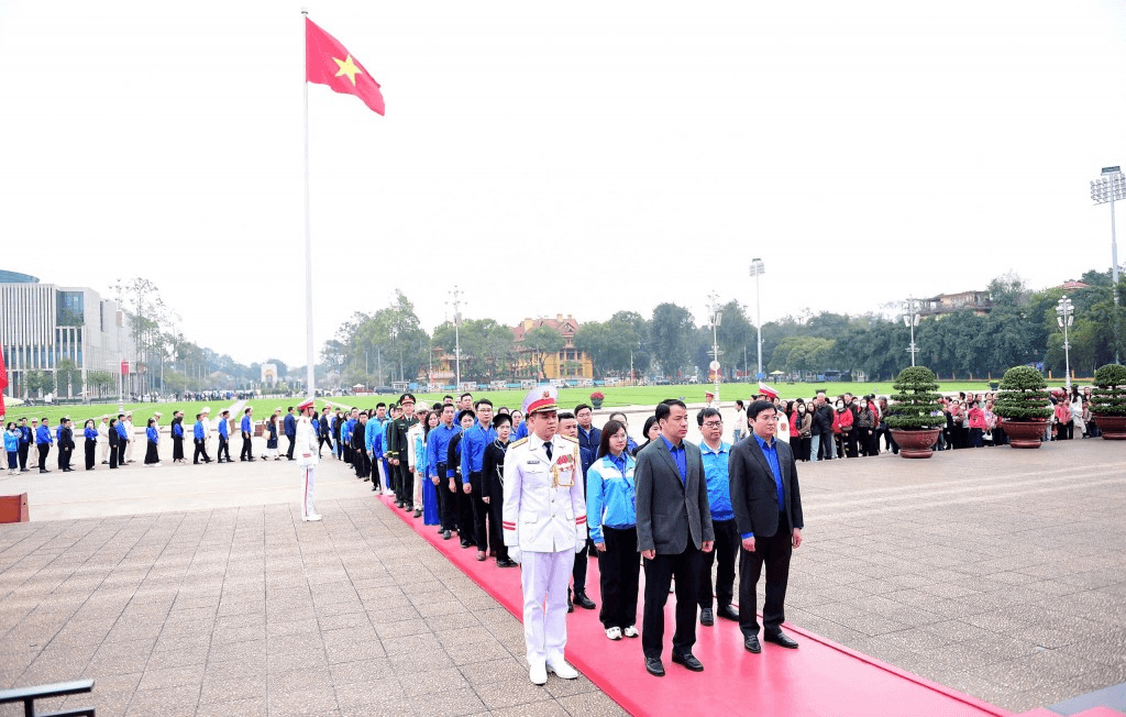 Cán bộ Đoàn nhận Giải thưởng Lý Tự Trọng báo công dâng Bác