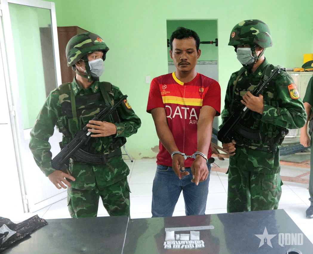 Bộ đội Biên phòng tỉnh Bạc Liêu bắt đối tượng tàng trữ trái phép ma túy đá