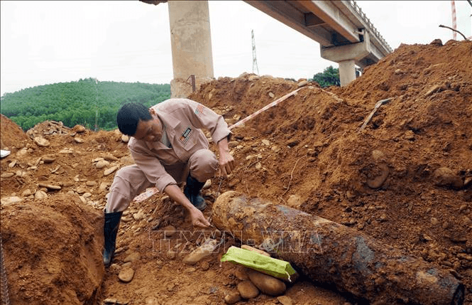 Phát hiện quả bom nặng 118kg khi thi công sửa chữa cầu