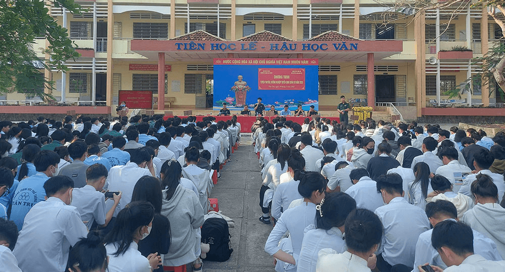 Trường Sĩ quan Lục Quân 2 tư vấn tuyển sinh quân sự tại tỉnh Long An