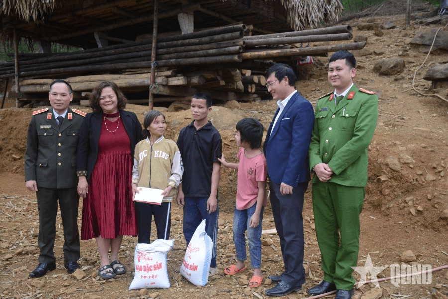 Hỗ trợ xây nhà cho gia đình khó khăn tại huyện Lang Chánh