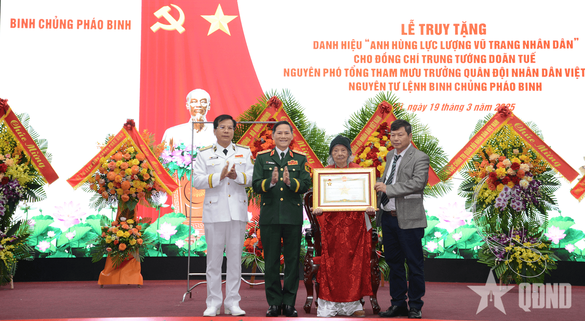 Truy tặng danh hiệu “Anh hùng Lực lượng vũ trang nhân dân” cho đồng chí Trung tướng Doãn Tuế