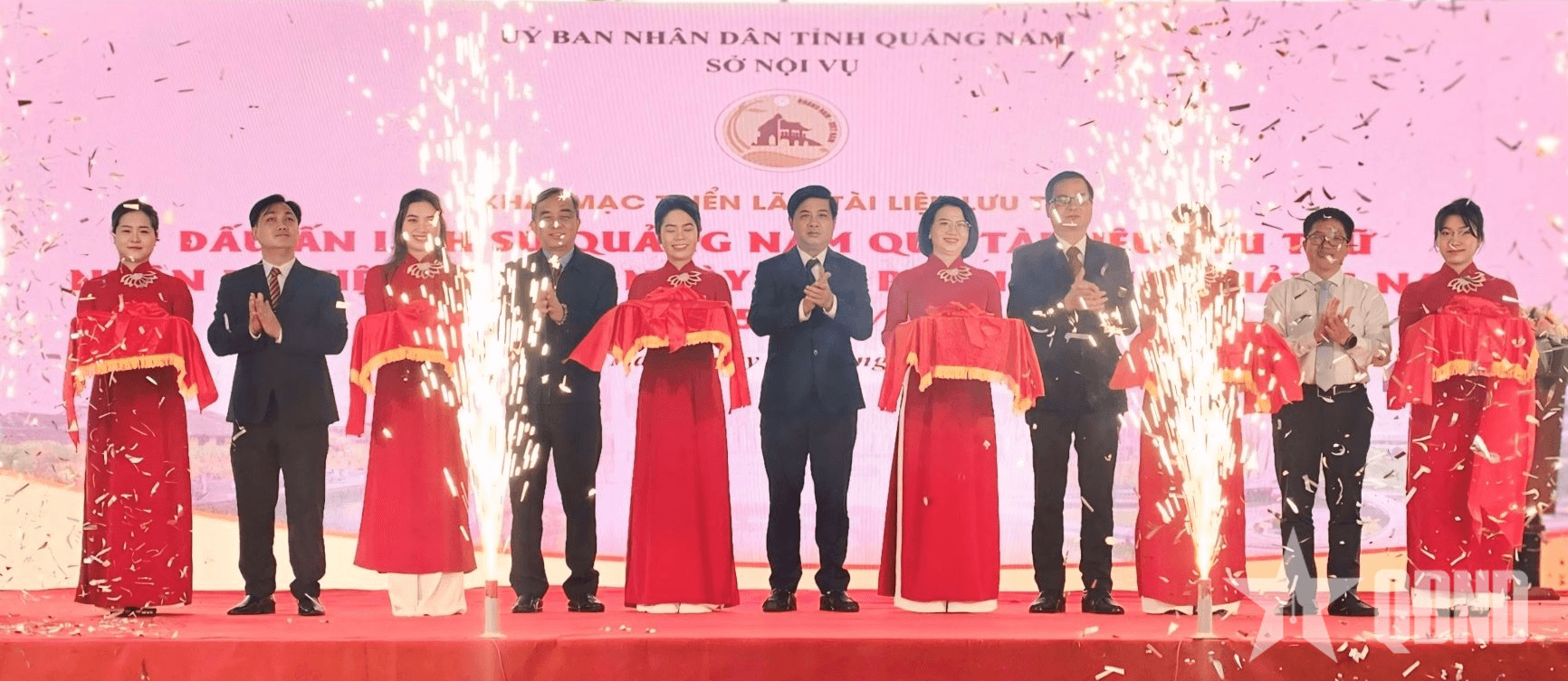 Quảng Nam khai mạc triển lãm “Dấu ấn lịch sử Quảng Nam qua tài liệu lưu trữ”