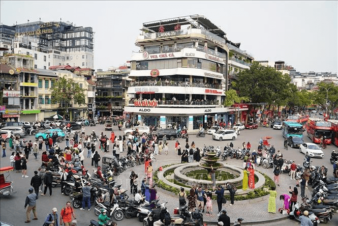 Đề nghị người dân không tập trung đông người ở khu vực tòa nhà "Hàm Cá Mập"