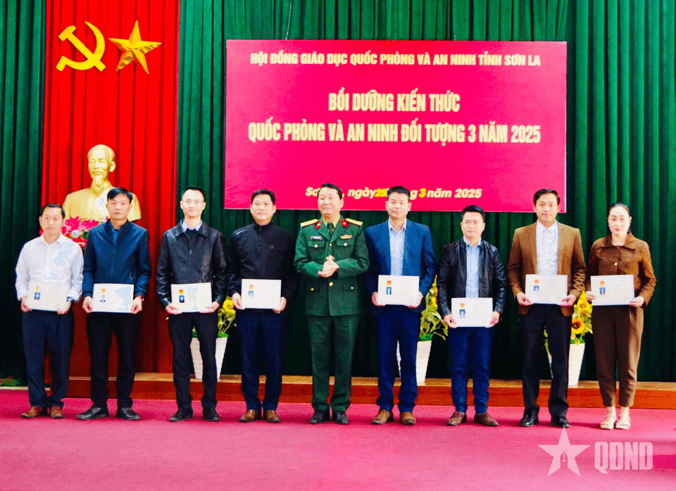 Sơn La: Bế giảng lớp bồi dưỡng kiến thức quốc phòng và an ninh