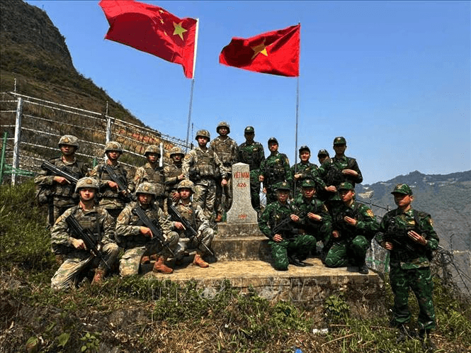 Tuần tra song phương tuyến biên giới Việt - Trung