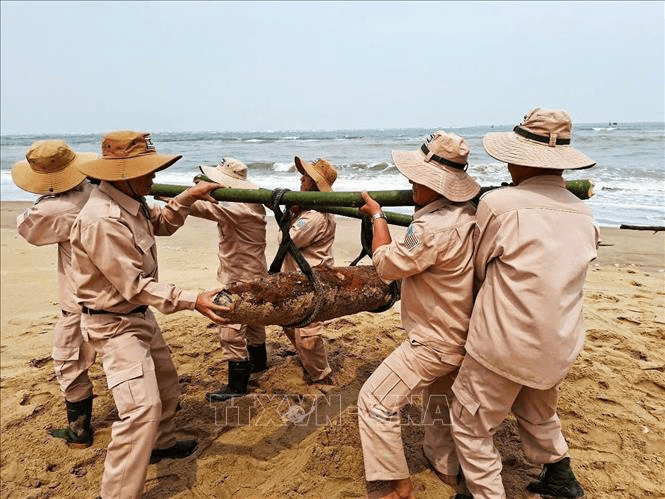 Quảng Bình: Xử lý an toàn quả bom nặng 230kg