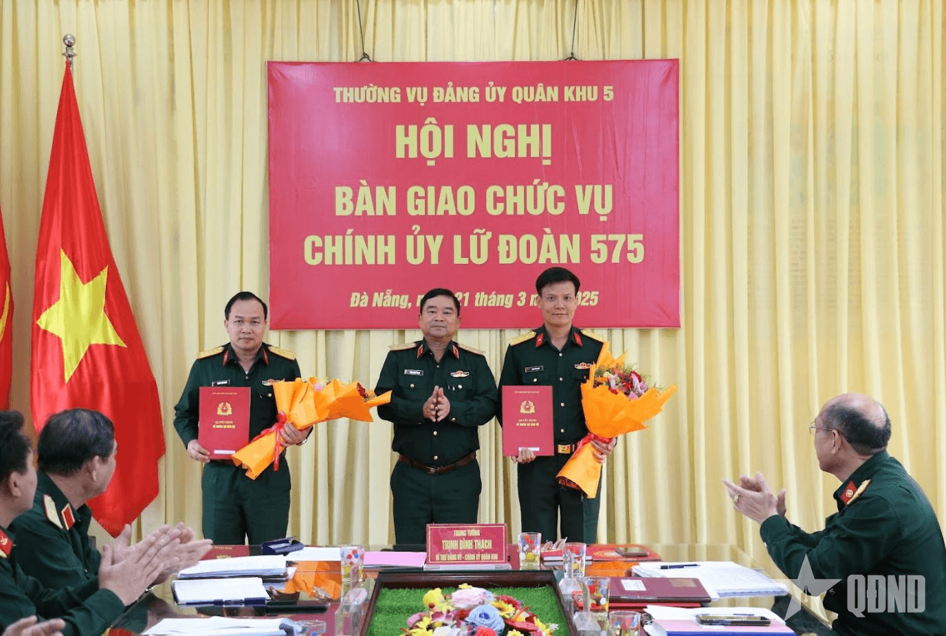 Bàn giao chức vụ Chính ủy Lữ đoàn Thông tin 575 (Quân khu 5)