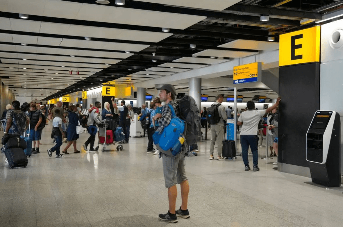 Anh: Hỏa hoạn nghiêm trọng khiến sân bay Heathrow phải đóng cửa
