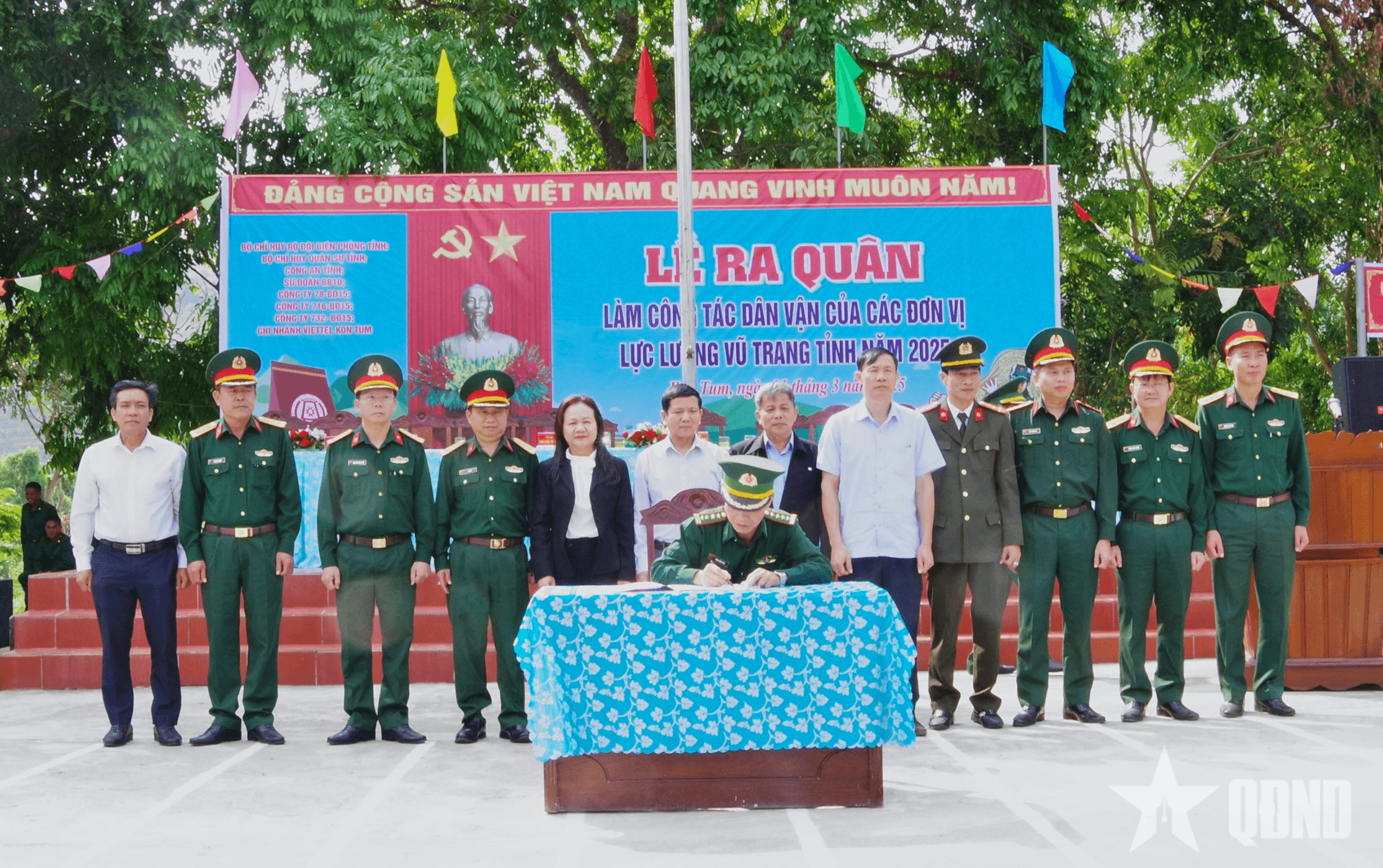 Các đơn vị Quân đội phối hợp xây dựng Nhà rông văn hóa trên địa bàn tỉnh Kon Tum