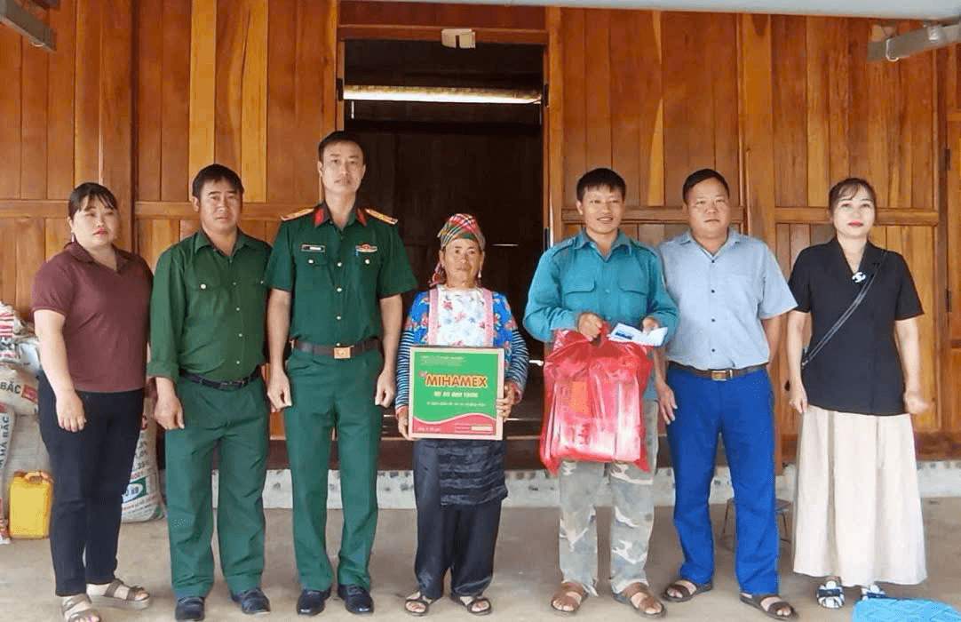 Tận tụy trong công việc, quan tâm đến người dân
