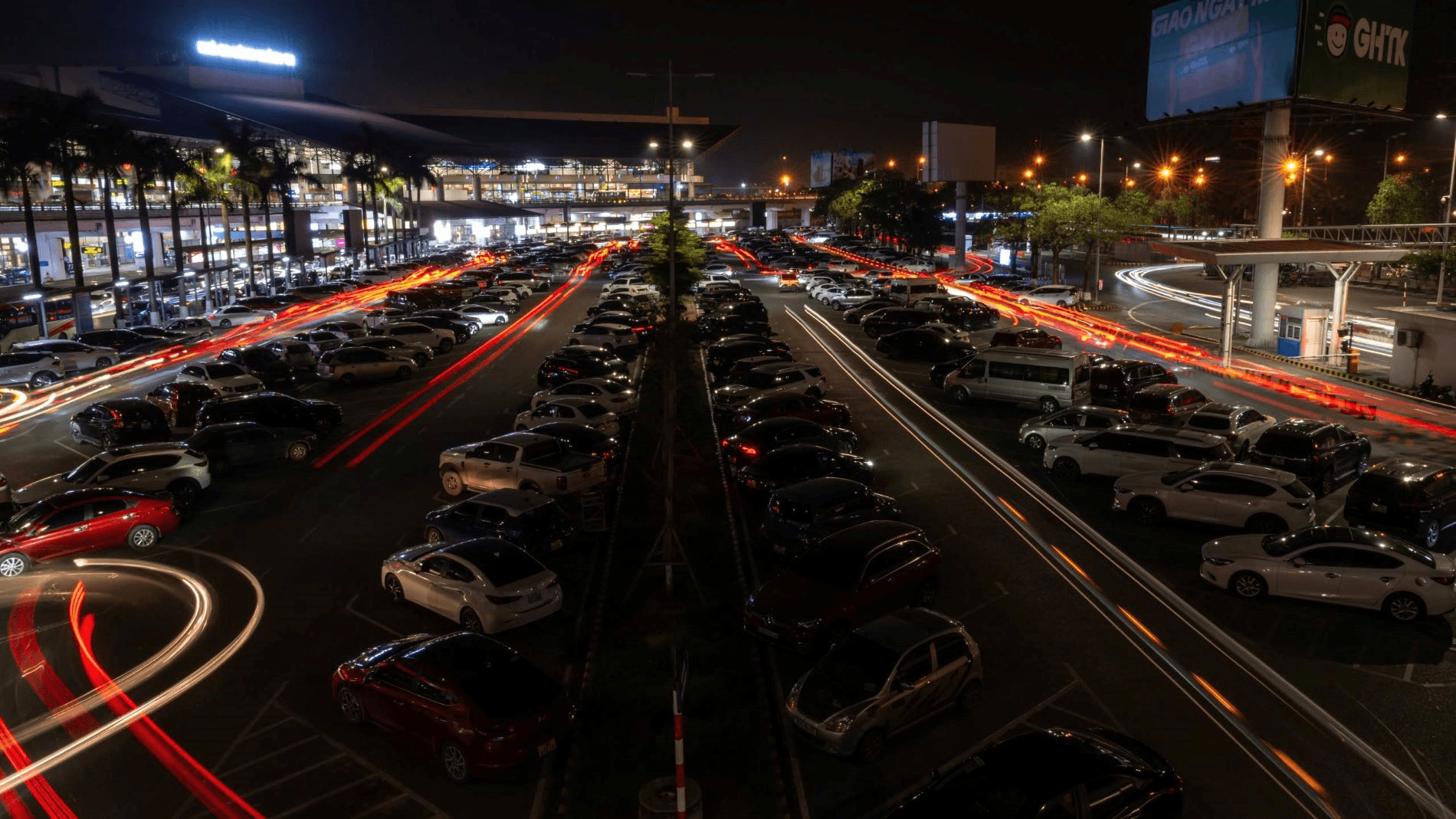 Sân bay Nội Bài hưởng ứng Giờ Trái đất, tiết kiệm hơn 4.800kWh điện