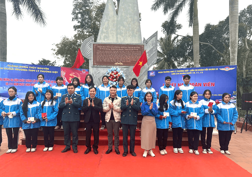 Tự hào được kết nạp Đoàn tại trận địa tên lửa