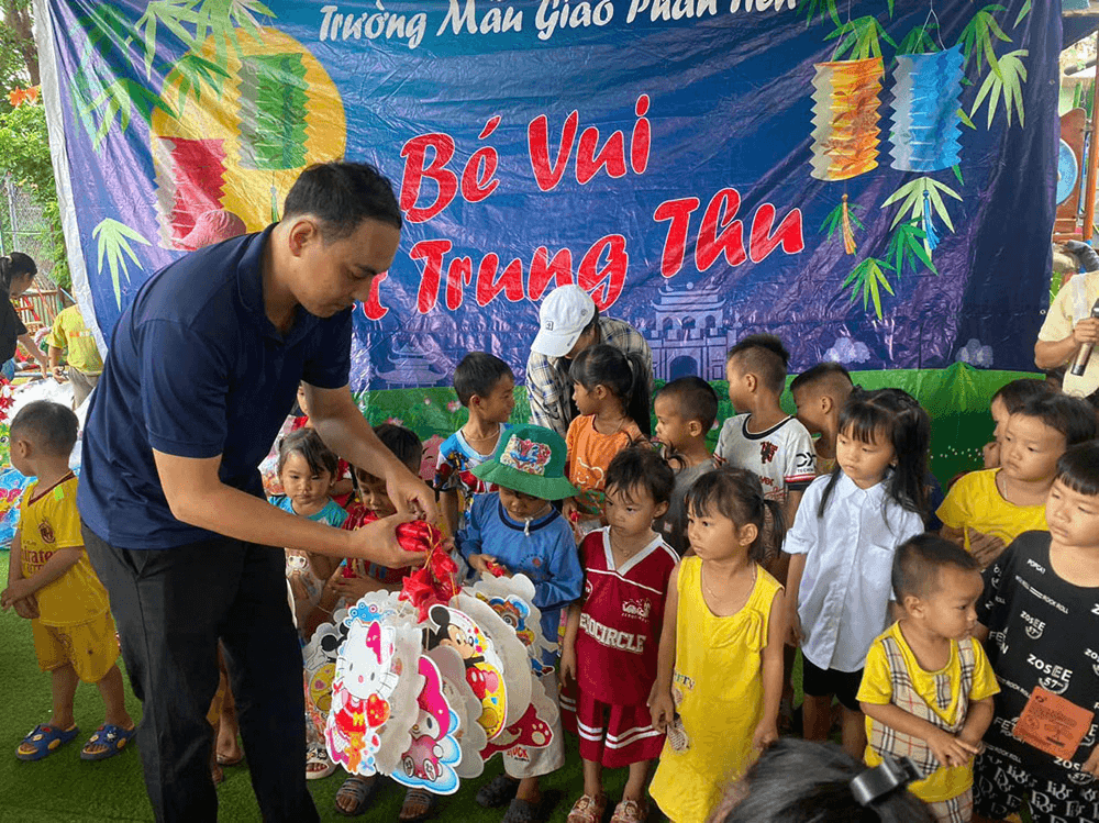 Sĩ quan trẻ biên phòng đam mê làm việc thiện